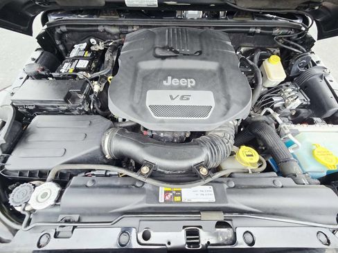 Used 2015 Jeep Wrangler Unlimited Sahara image 19