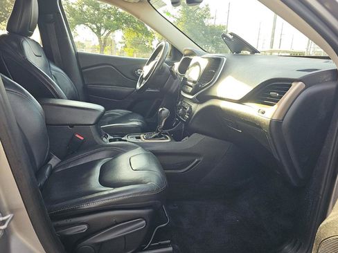 Used 2016 Jeep Cherokee Limited FWD image 9