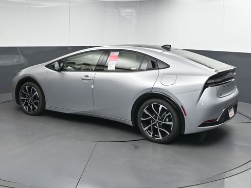 New 2025 Toyota Prius Plug-In Hybrid image 6