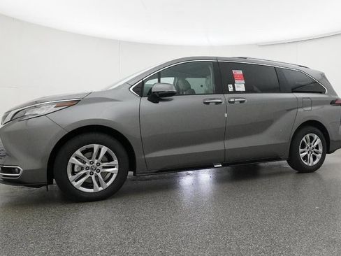 New 2026 Toyota Sienna Limited image 18