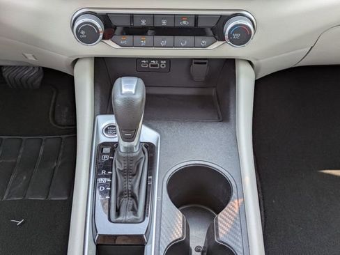 Used 2025 Nissan Altima 2.5 SV FWD image 24