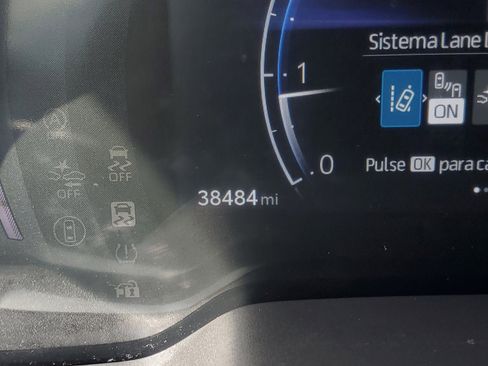 Used 2024 Toyota Corolla Cross XLE image 24