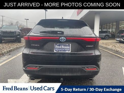 Used 2021 Toyota Venza LE image 10