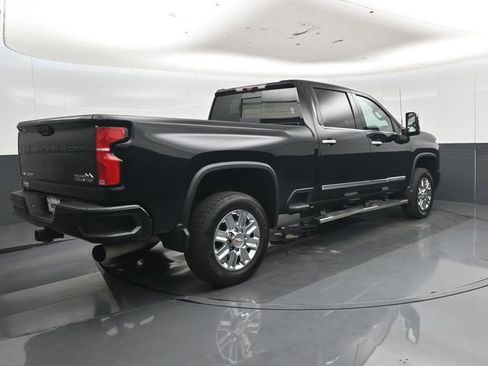 Used 2024 Chevrolet Silverado 2500 High Country w/ High Country Premium Package AWD/4WD image 3