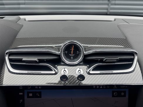 Used 2022 Bentley Bentayga V8 image 26