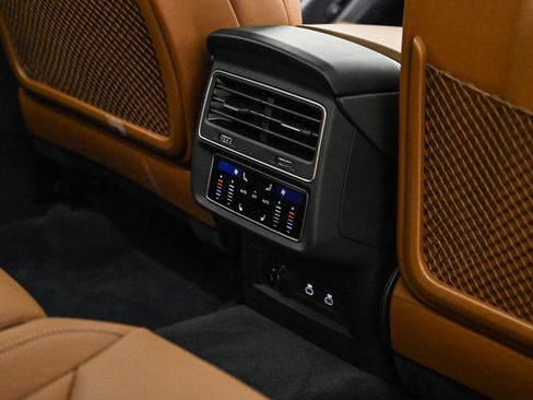 Used 2025 Audi Q8 Prestige w/ Prestige Package image 18