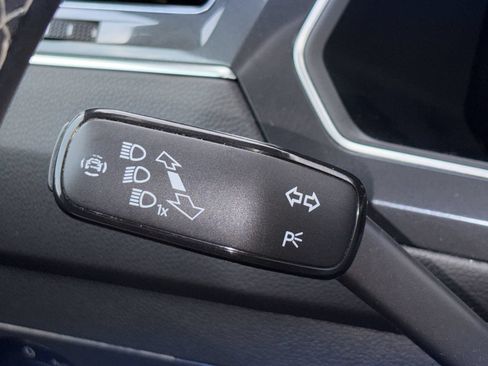 Used 2022 Volkswagen Tiguan SE FWD image 9