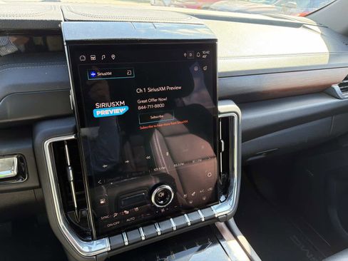 Used 2025 GMC Yukon Denali image 14