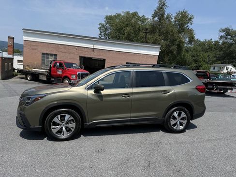 Used 2023 Subaru Ascent Premium w/ Convenience Package AWD/4WD image 2