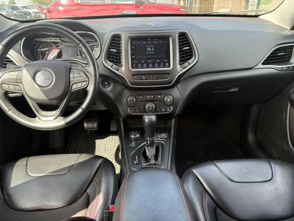 Used 2019 Jeep Cherokee Trailhawk w/ Cold Weather Group AWD/4WD image 11