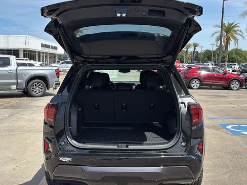 New 2026 GMC Terrain AT4 w/ LPO, Black Badging Package AWD/4WD image 17