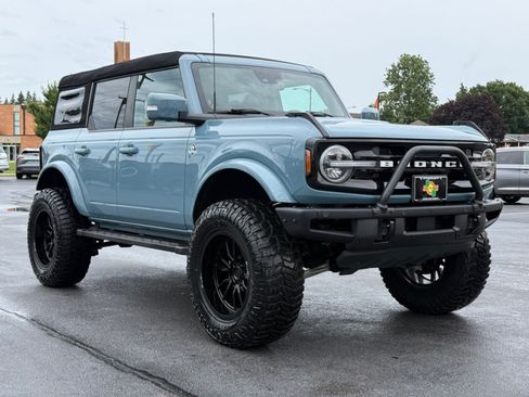 Used 2023 Ford Bronco Outer Banks AWD/4WD image 2