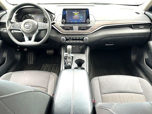 Used 2025 Nissan Altima 2.5 SV FWD image 20