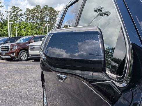 Used 2022 GMC Yukon Denali w/ Advanced Technology Package AWD/4WD image 15