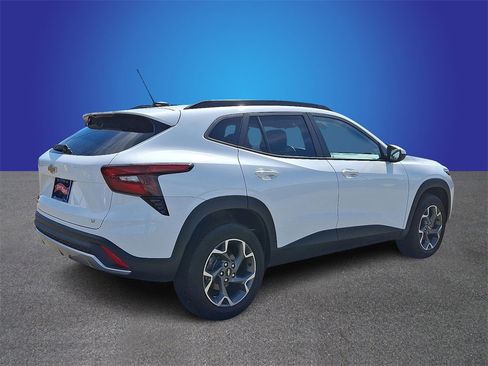 New 2025 Chevrolet Trax LT w/ LT Convenience Package image 3