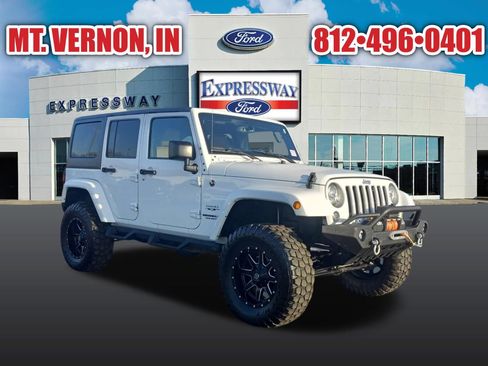 Used 2017 Jeep Wrangler Unlimited Sahara w/ Connectivity Group image 5