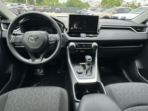 Used 2025 Toyota RAV4 XLE AWD/4WD image 17