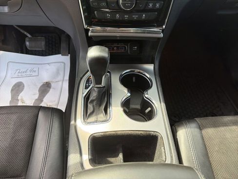 Used 2020 Jeep Grand Cherokee Altitude image 17