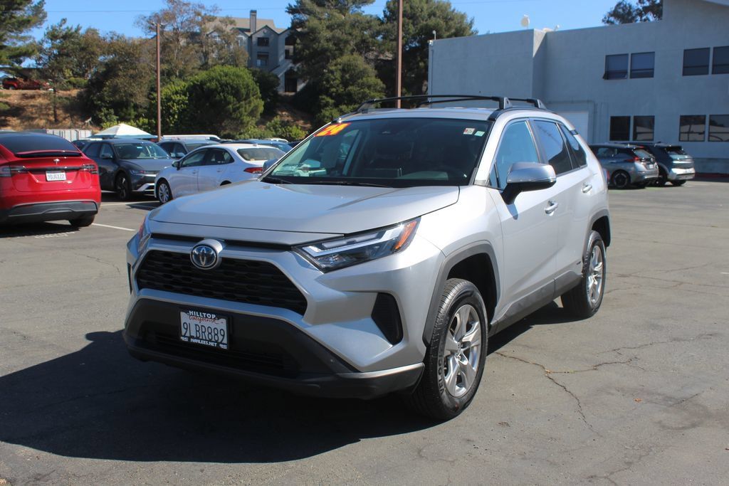 Used 2024 Toyota RAV4 LE AWD/4WD image 3