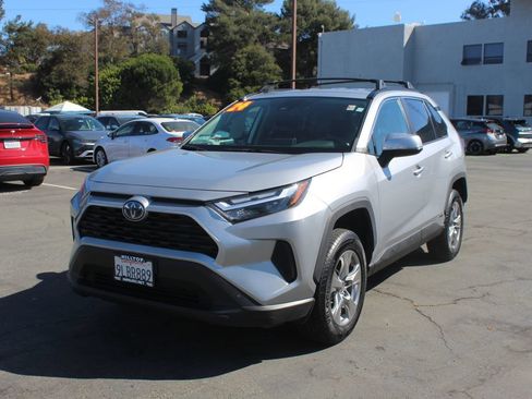 Used 2024 Toyota RAV4 LE AWD/4WD image 3