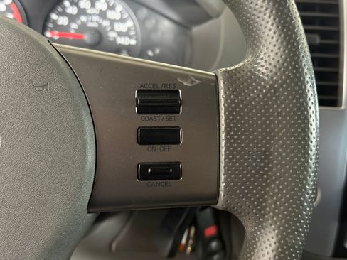 Used 2010 Nissan Frontier SE RWD image 16