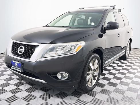 Used 2015 Nissan Pathfinder Platinum w/ Family Entertainment Package AWD/4WD image 5