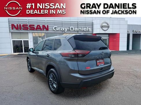 Used 2024 Nissan Rogue S FWD image 5