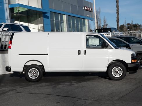 New 2025 GMC Savana 2500 w/ Driver Convenience Package image 3