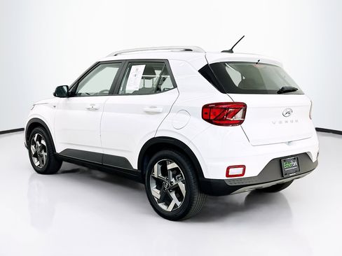 Used 2025 Hyundai Venue SEL FWD image 5