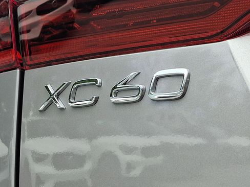 New 2026 Volvo XC60 B5 Plus w/ Protection Package Premier AWD/4WD image 18