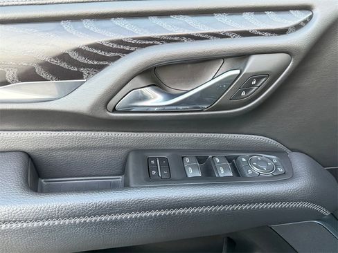 Used 2023 GMC Yukon XL Denali image 11