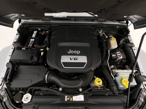 Used 2015 Jeep Wrangler Sahara AWD/4WD image 25