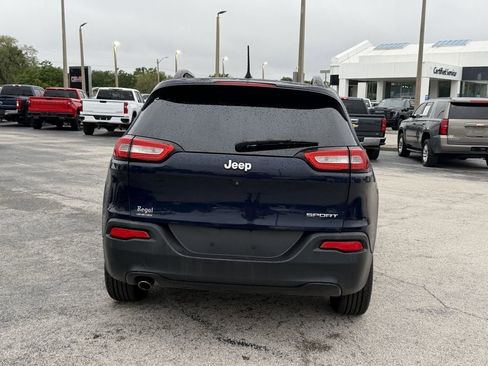 Used 2016 Jeep Cherokee Sport FWD image 6