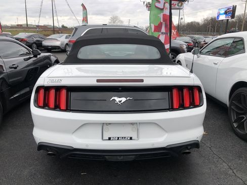 Used 2020 Ford Mustang Premium image 9