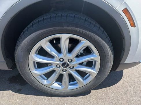 Used 2022 Lincoln Corsair AWD w/ Premium Package image 4