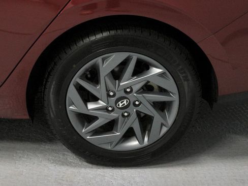 Used 2024 Hyundai Elantra SEL FWD image 19