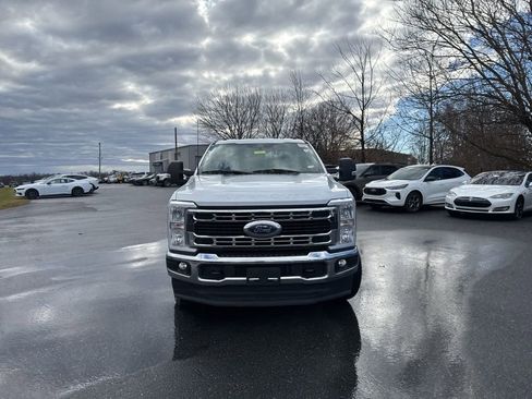 Used 2024 Ford F250 XLT image 2