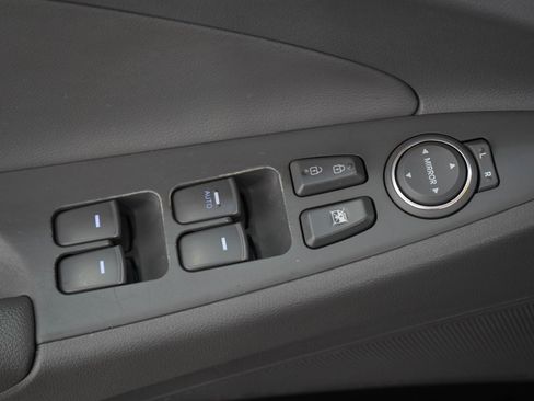 Used 2011 Hyundai Sonata SE w/ Navigation & Sunroof Pkg 4 FWD image 19