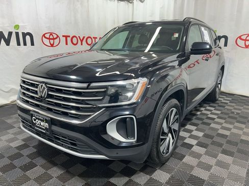 Used 2025 Volkswagen Atlas SE image 3