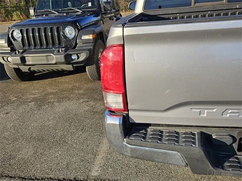 Used 2017 Toyota Tacoma SR5 image 16