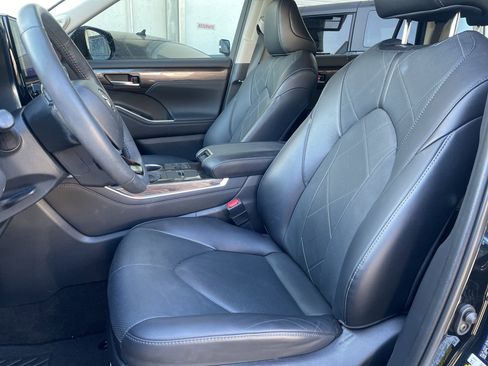 Used 2023 Toyota Highlander Limited image 9