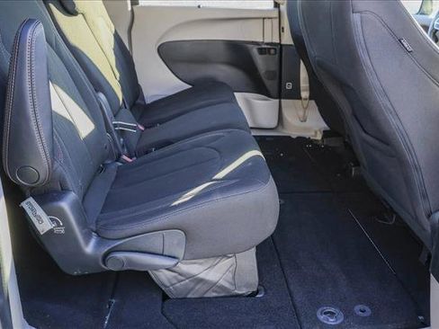 Used 2018 Chrysler Pacifica Touring Plus w/ Tire & Wheel Group image 27