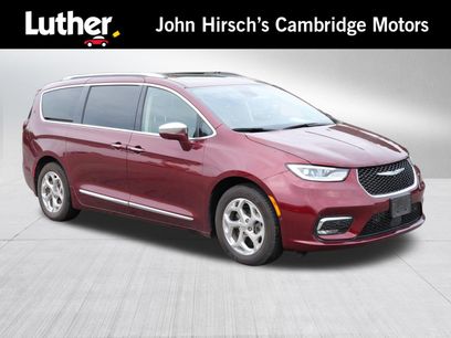 Used 2021 Chrysler Pacifica Limited w/ Uconnect Theater Family Group