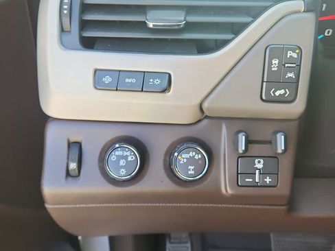 Used 2020 GMC Yukon XL Denali AWD/4WD image 22