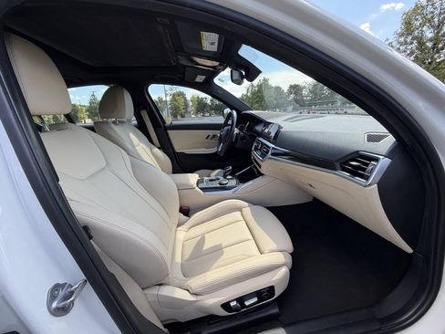 Used 2019 BMW 330i xDrive Sedan w/ Convenience Package AWD/4WD image 16