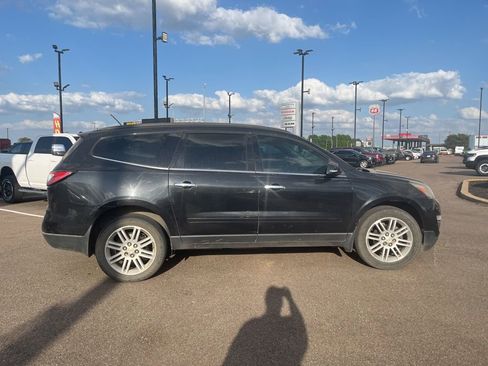 Used 2015 Chevrolet Traverse LT w/ Style and Technology Package image 8
