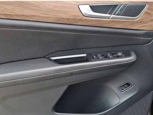 Used 2025 Volkswagen Atlas SE image 14