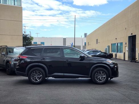 Used 2024 Nissan Rogue S FWD image 8