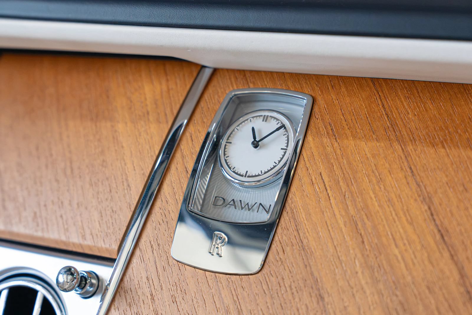 Used 2017 Rolls-Royce Dawn RWD image 26