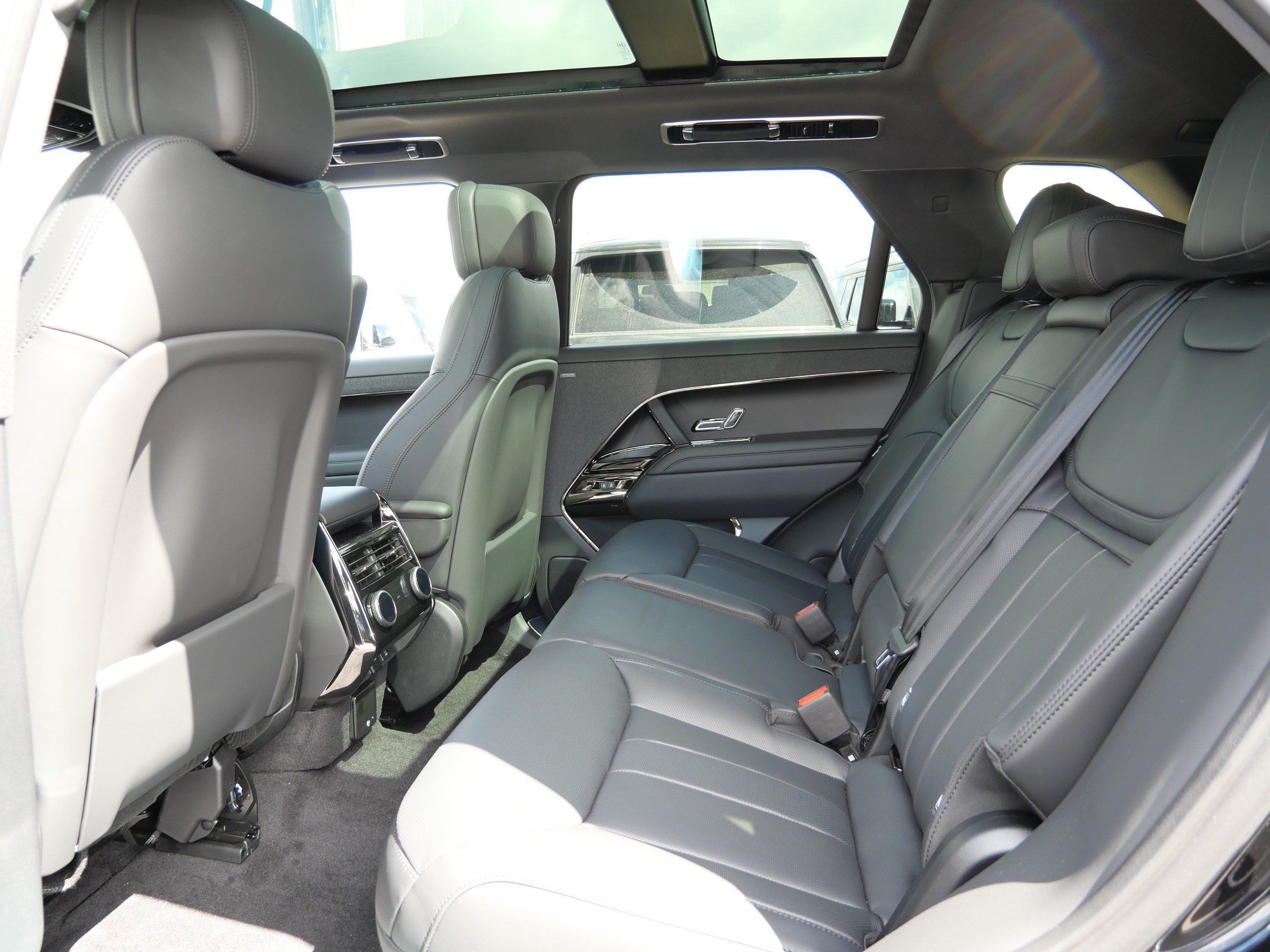 New 2026 Land Rover Range Rover Sport Dynamic SE AWD/4WD image 5
